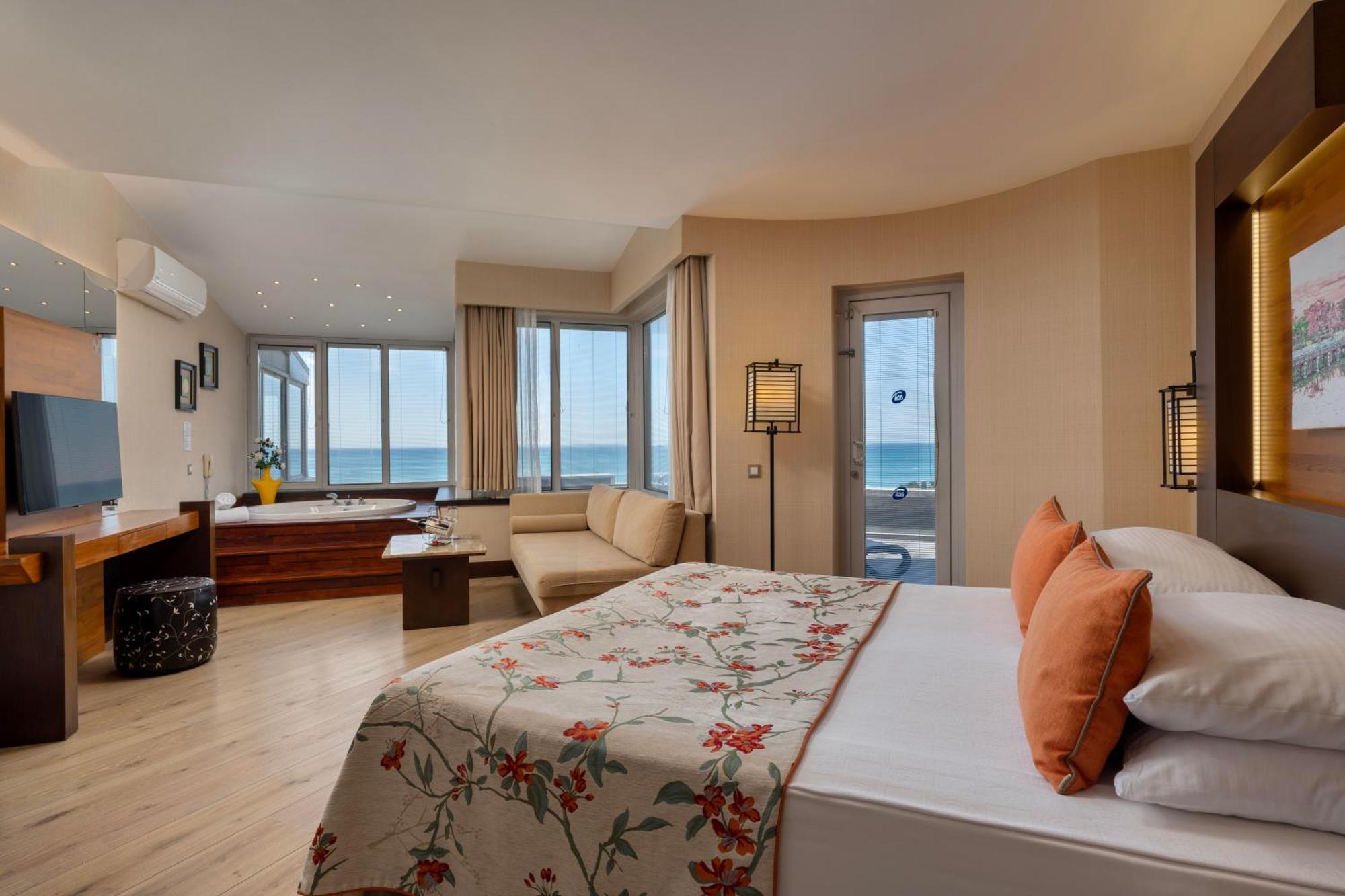 Suite Junior avec Baignoire Spa et Vue sur la Mer