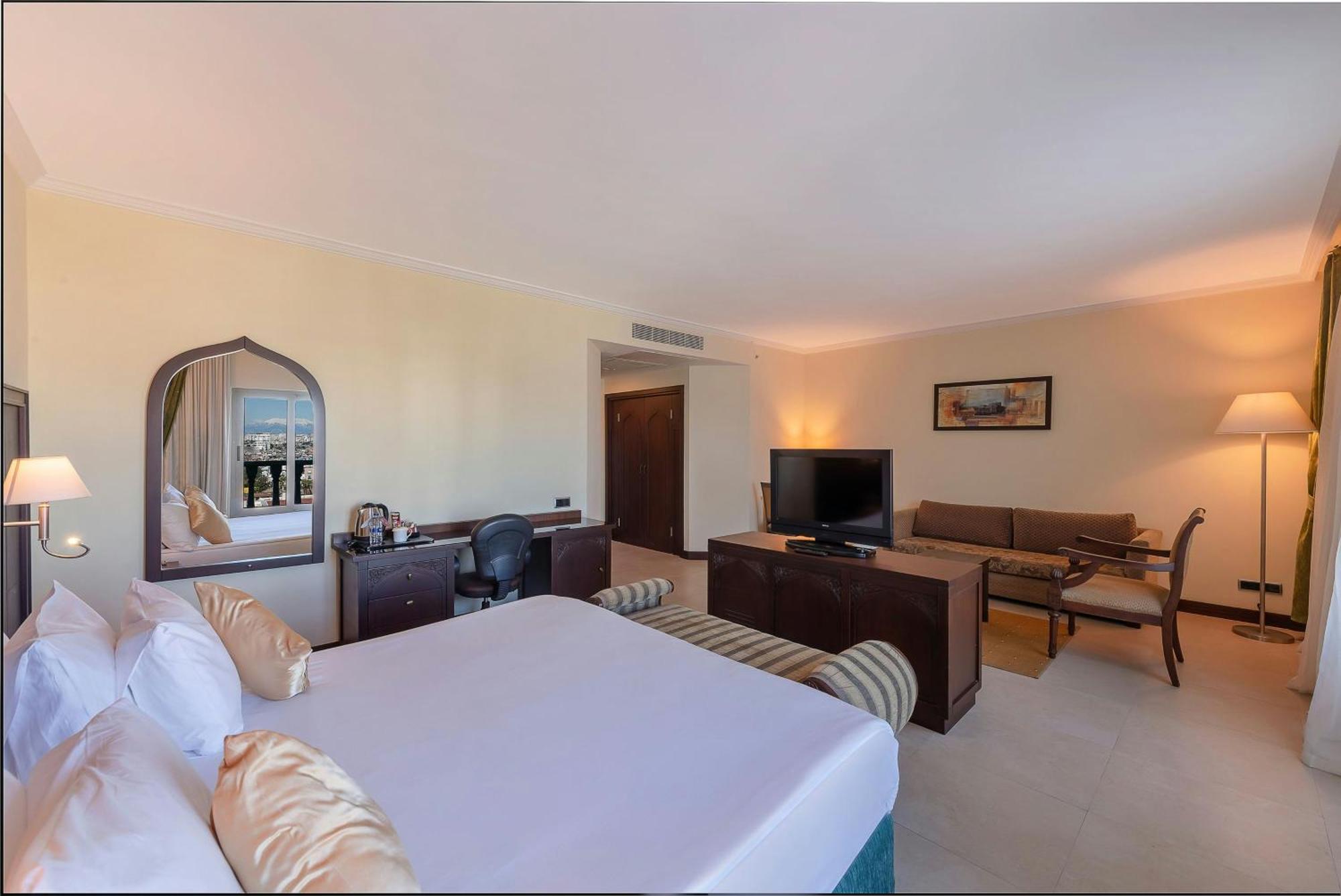 Junior Suite mit 1 Kingsize-Bett zur Meerseite